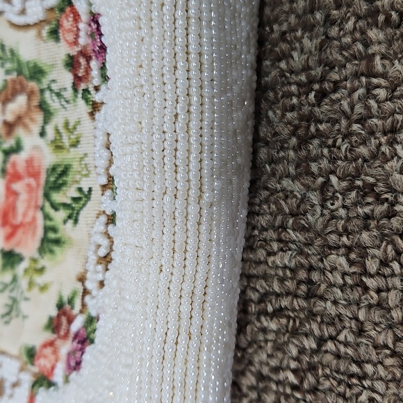 Vintage Needlepoint Petit Point Tapestry Framed Kiss-lock Beaded White Bag 7x9 - Picture 4 of 8